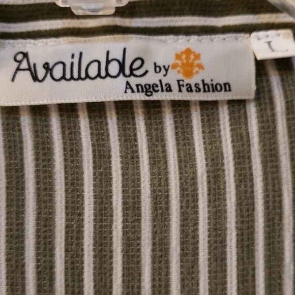 AVAILABLE by Angela Fashion Cold Shoulder Lrg EUC - Picture 8 of 10